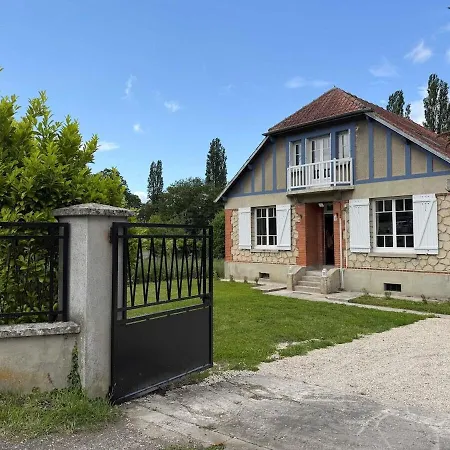 Holiday home L'oree Du Chateau *